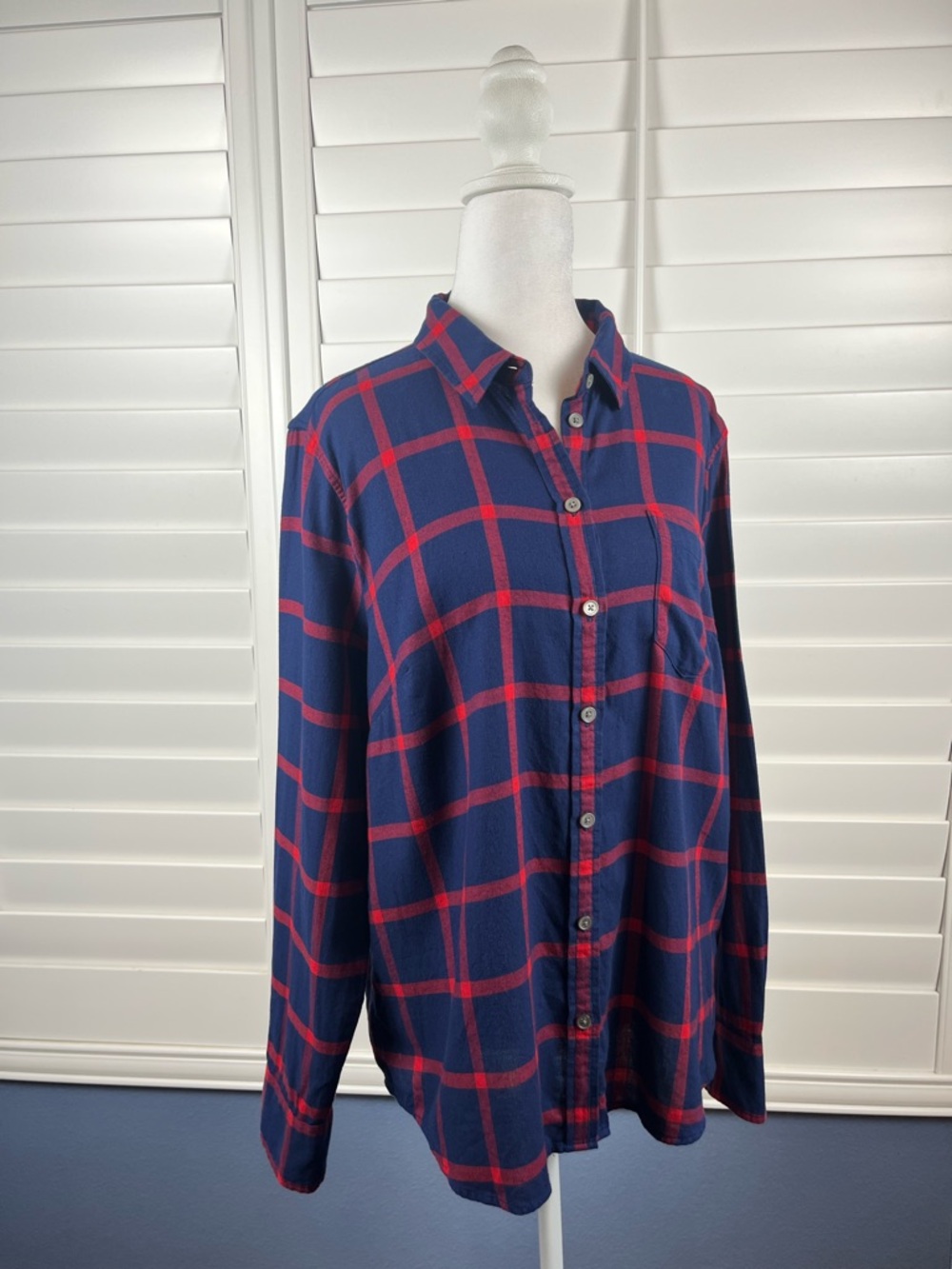 J. Crew Navy and Red Windowpane Button-Down Shirt Size L 90’s minimalist preppy